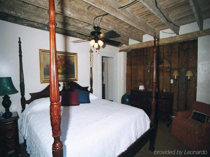 Historic Mardi Gras Inn New Orleans Room photo